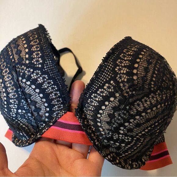Victoria's Secret Very Sexy push up Crush Black fishnet Lace padded 32DDD - Picture 2 of 7